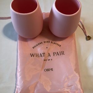 NWT- Silicone wine glasses